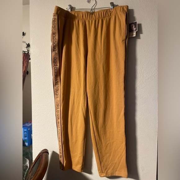 NWT Black History Month Women’s Size XXL Sweatpants Set - Picture 1 of 4